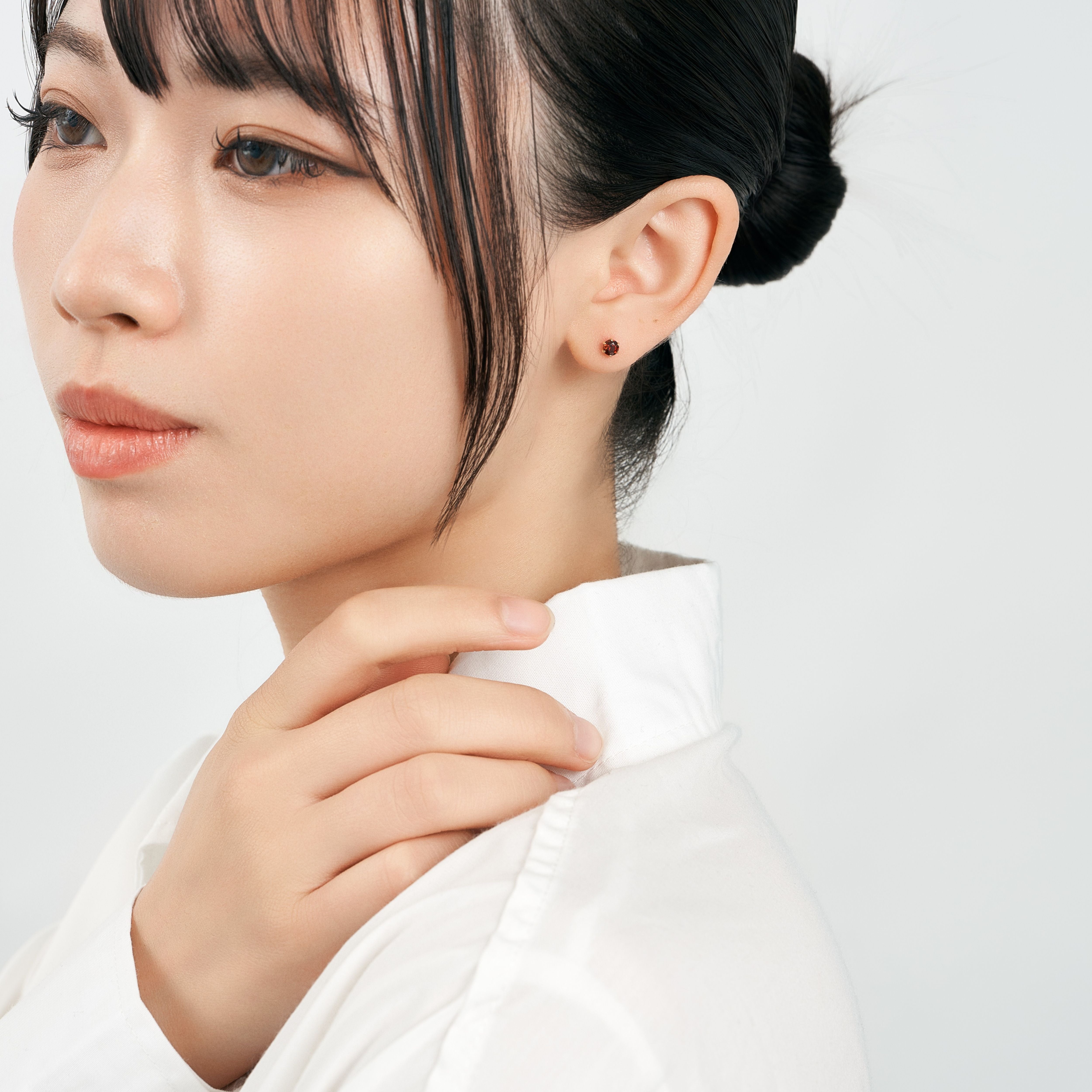 K18 爪留め 誕生石 スタッドピアス 4mm（1月：ガーネット） – L&Co.