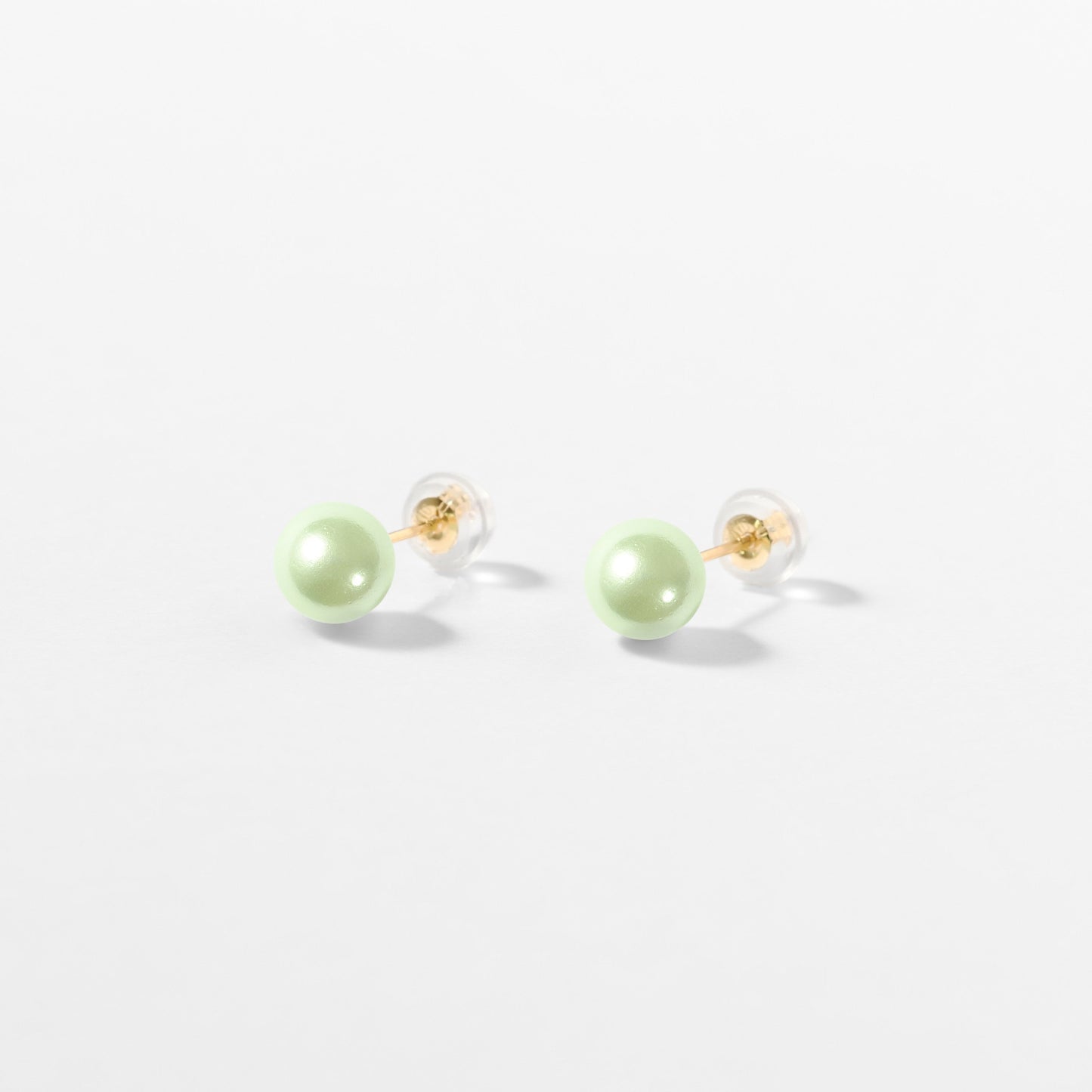 【受注生産】K10 カラーシェルパール スタッドピアス（6mm/ペールグリーン）｜ 96-6927