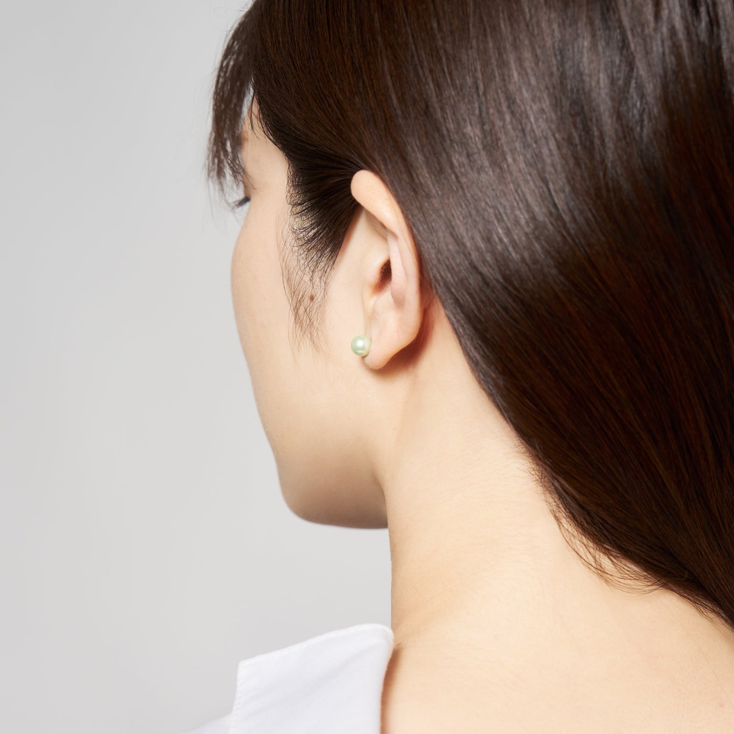 【受注生産】K10 カラーシェルパール スタッドピアス（6mm/ペールグリーン）｜ 96-6927