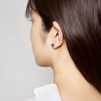 K10 カラーシェルパール スタッドピアス（6mm/ネイビー）| 96-6931