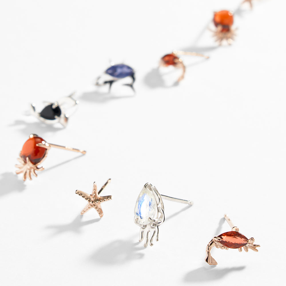 K18 爪留め 誕生石 スタッドピアス 3mm（7月：ルビー） – L&Co.