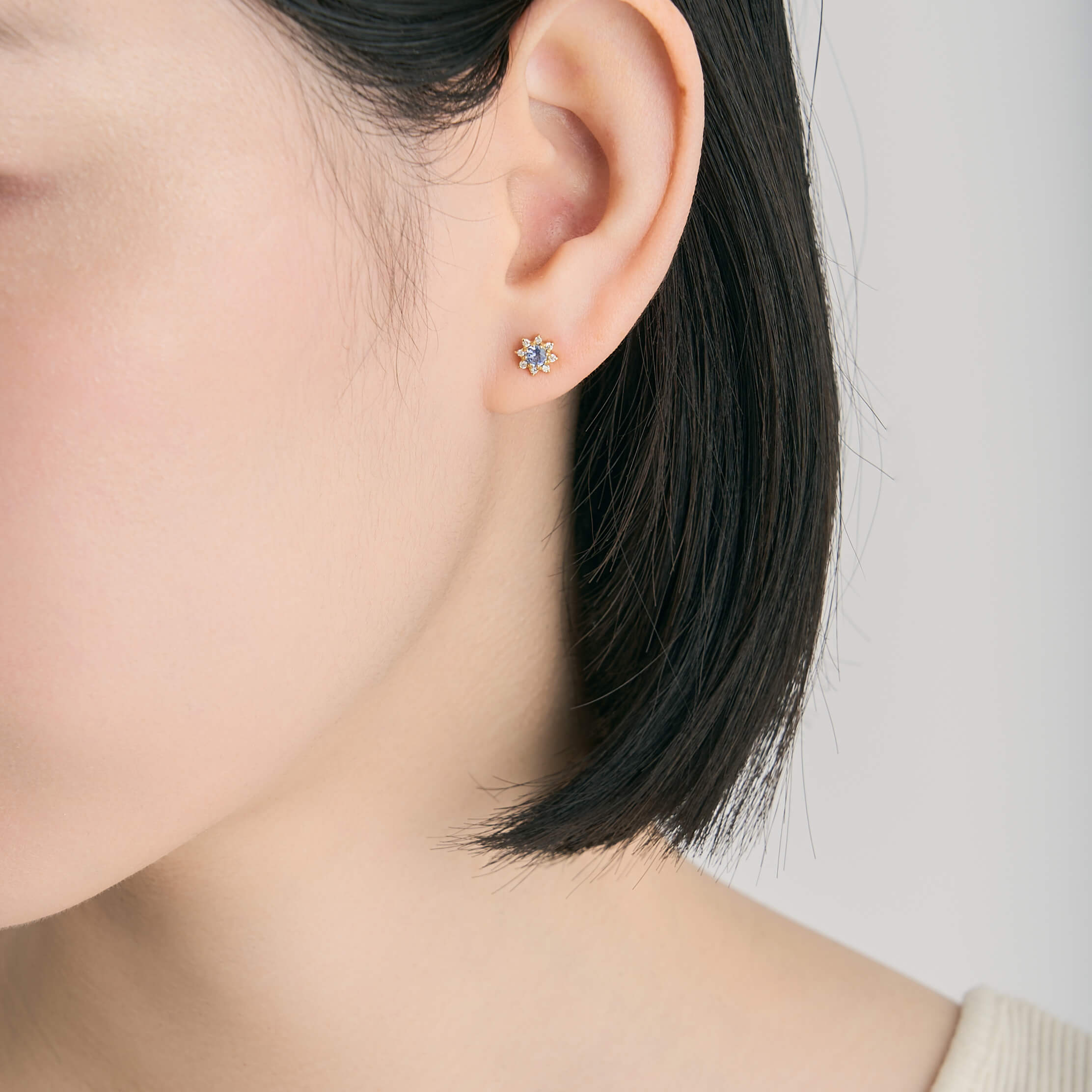 K18 誕生石×ダイヤモンド スタッドピアス (12月:タンザナイト) – L&Co. K18 誕生石×ダイヤモンド スタッドピアス (12月:タンザナイト) – L&Co.