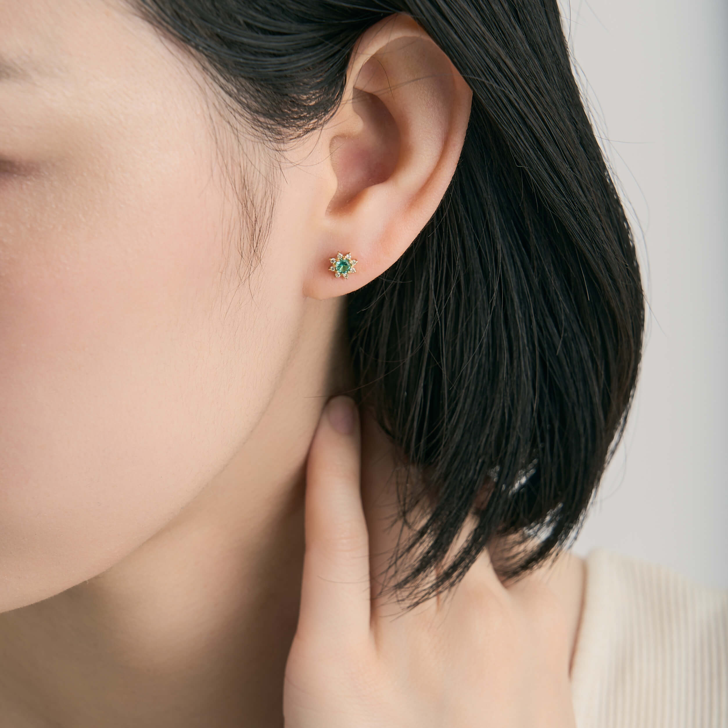 K18 誕生石×ダイヤモンド スタッドピアス （5月：エメラルド） – L&Co.